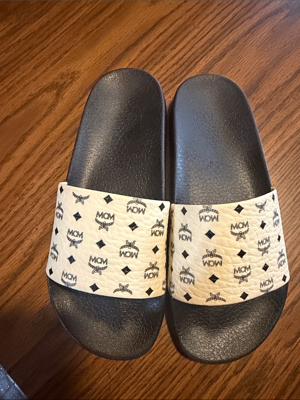 Women’s MCM white slides - Picture 4 of 6
